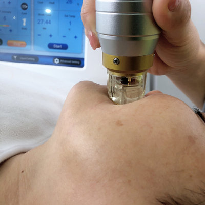 10,4” ajustes fraccionarios de la piel de la elevación de cara de Microneedling RF