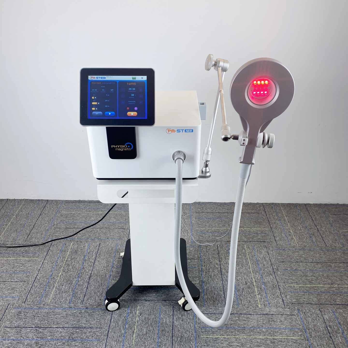 Dispositivos magnéticos NEO de la terapia de PMST los 0 .4T con el sistema fresco del agua reducen el hincharse